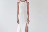 04 a minimalist wedding dress without sleeves and with a side slit