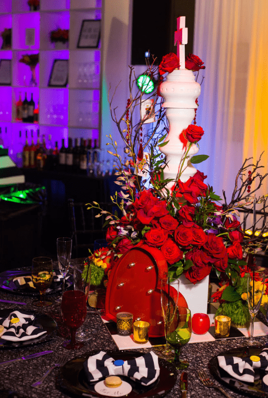 red rose table decor