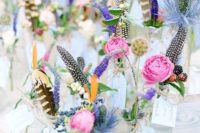 17 mix wildflowers with feathers for a boho look
