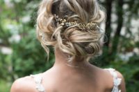 27 messy twisted updo with a beautiful gold tone hair vine