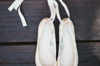 29 lace up flats made of ivory lace