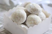 30 Italian wedding cookies for desserts or instead of a wedding cake