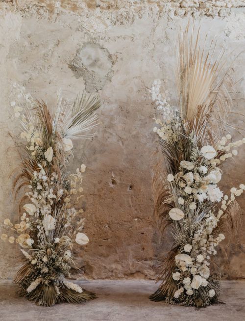 a boho wedding altar with fronds, white blooms, fresh and dried ones, is a stylish idea for a boho wedding