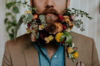 06 This beard is just amazing, with all the flowers and leaves
