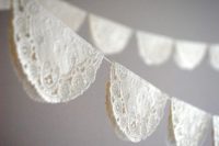 07 doilies garlands will give a sweet and cute touch to the decor