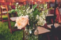 11 a rustic floral arrangement in a mason jar for fresh aisle decor