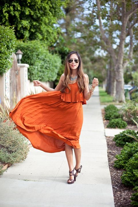 all-pleated orange midi dress with leather sandals looks a bit boho