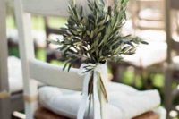 18 leaves and greenery with ribbon are a great idea for any season