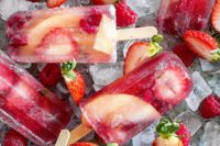 22 strawberry and champagne popsicles
