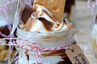 27 s’mores in jars are traditional for any rustic outdoor weddings