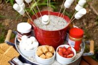 29 mini s’mores station for outdoors is always a nice idea