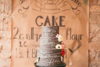03 The wedding cake with chalkboard decor and some blooms