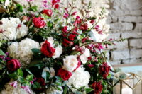 08 Gorgeous lush florals with berry hues could be seen everywhere