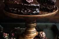 10 chocolate wedding caje with chocolate drip and wildflowers on top