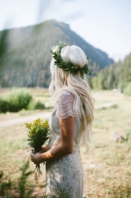 a fern crown will be a great idea to avoid a dull flower look