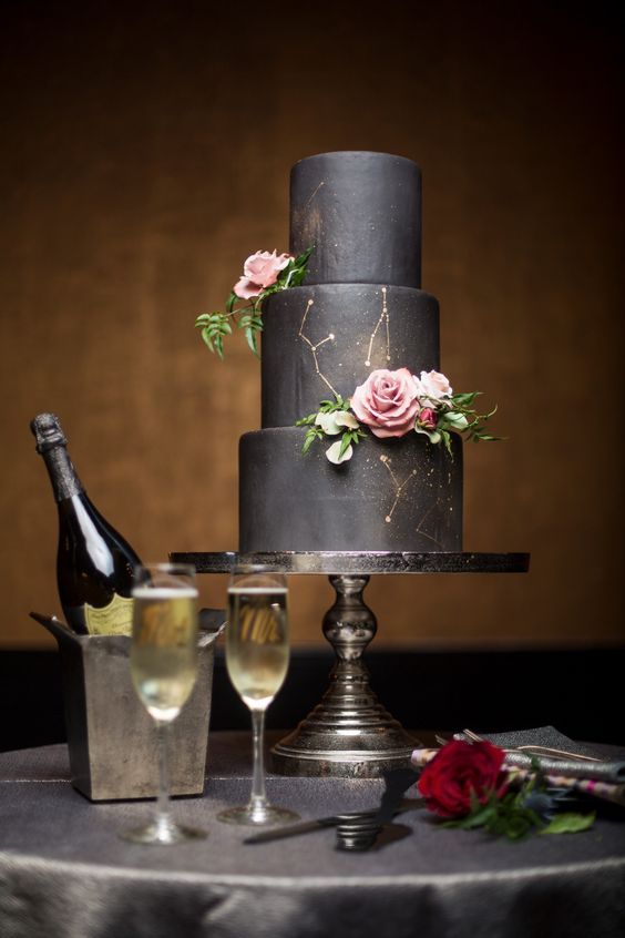 black constellation wedding with gold decor and fresh pink roses