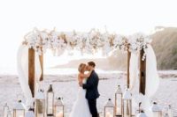20 large lanterns for a dreamy beach ceremony space
