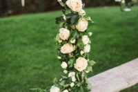 23 some leaves and blush roses are enough for swing decor