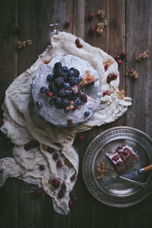 chocolate blueberry and blackberry wedding cake