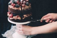 29 naked wedding cake with fresh berries and sugar powder