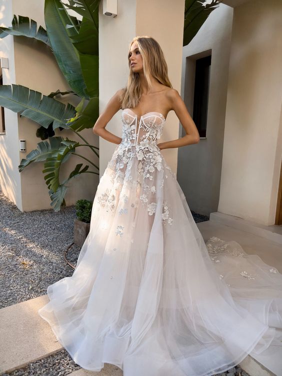 a lovely strapless wedding dress