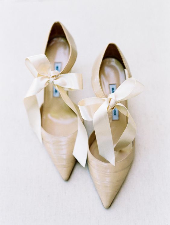 beige wedding shoes with bows on the ankles are amazing for spring and summer, they look chic and cool