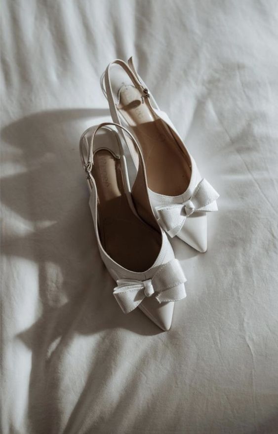 classic white wedding flat slingbacks with bows are a cool solution for a neutral bridal look and they are comfy