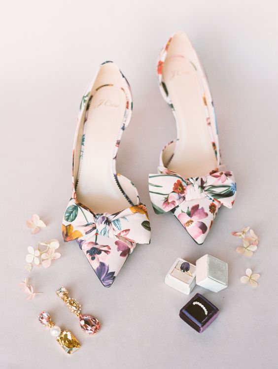 floral print wedding shoes with bows are amazing for a garden wedding, in spring or summer
