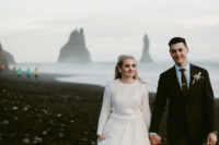 01 This couple escaped to Iceland with their families and got maried there to enjoy the outstanding beauty of the landscape