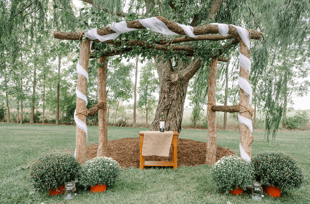 A wedding chuppah was a rustic one, of wood trunks and with lots of greenery and potted flowers around