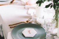 18 white honeycomb place cards add a fresh modern touch
