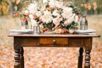 27 fall garden tablescape with ivory and blush blooms and fruit