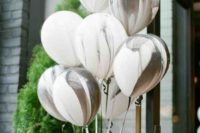33 marble balloons for decorating a wedding