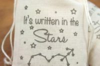 33 starry fabric bags for packing guests’ favors