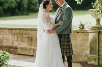 02 The bride was wearing an illusion neckline wedding dress with half sleeves and a veil, the groom was wearing a jacket and a traditional kilt, all in matching colors