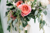 05 The bridal bouquet with much greenery and pink and blush flowers, pure tenderness
