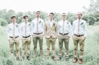 05 The groom in a beige suit and brown shoes, groomsmen dressed in the same colors