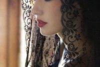 06 a black lace veil is an amazing idea for a Halloween bride to stand out