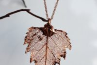 07 a copper leaf necklace that looks real is an amazing and chic idea