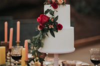 09 The wedding cake in pure white and hot red roses on top