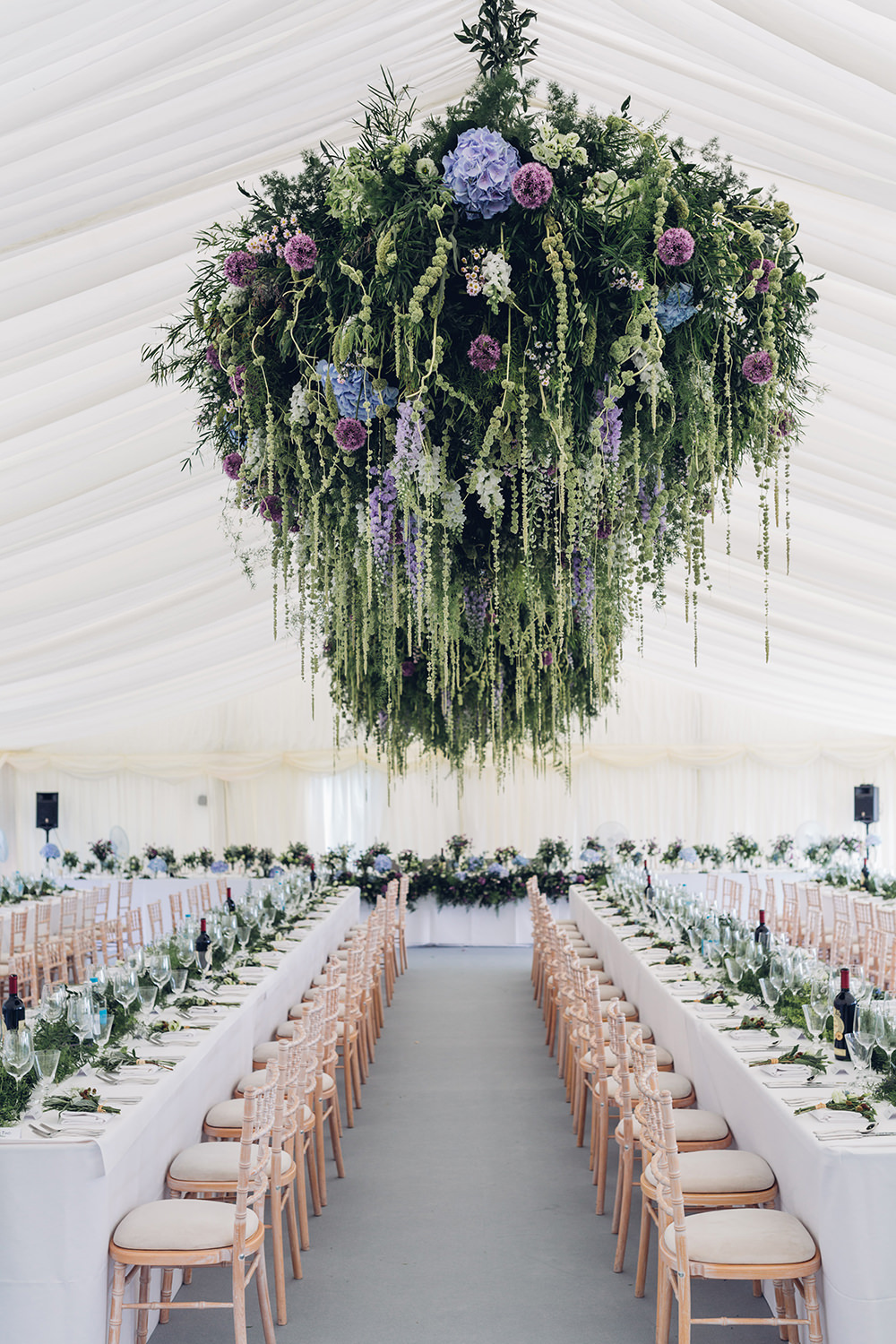 Look at this gorgeous woodland floral display, isn't it stunning