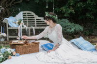 12 The picnic setting with baskets, flowers and blue pillows for those who want a laid-back wedding