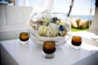 16 a glass bowl with rope, corals and flowers for a refined coastal wedding