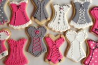 19 cute and sexy corset cookies can be DIYed and will add cheer to your party