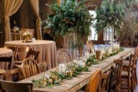 21 a cozy barn wedding reception with greenery, blush roeses and candles