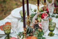 30 green leaves, pumpkins, pomegranates, antlers and dark candles for a woodland-inspired tablescape