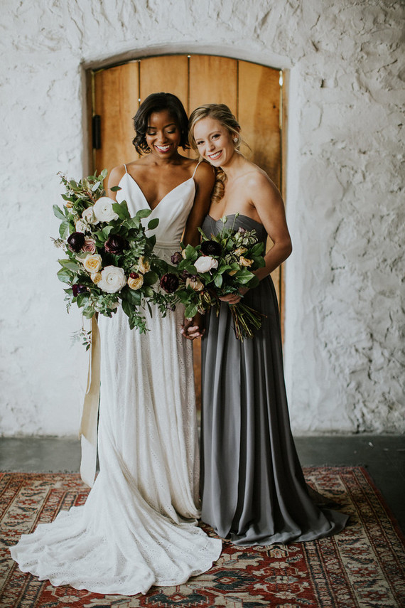 This beautiful wedding shoot was inspired by fall and boho chic and took place in a barn, which is a cozy place to get married