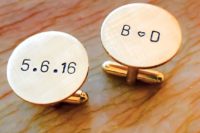 02 personalized cufflinks with the wedding date and initials will touch your groom