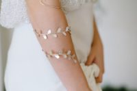 03 unique leafy wedding bracelet can be worn during the honeymoon, too