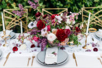 04 The wedding centerpiece was done in red, white and dusty pink, it was bold and contrasting